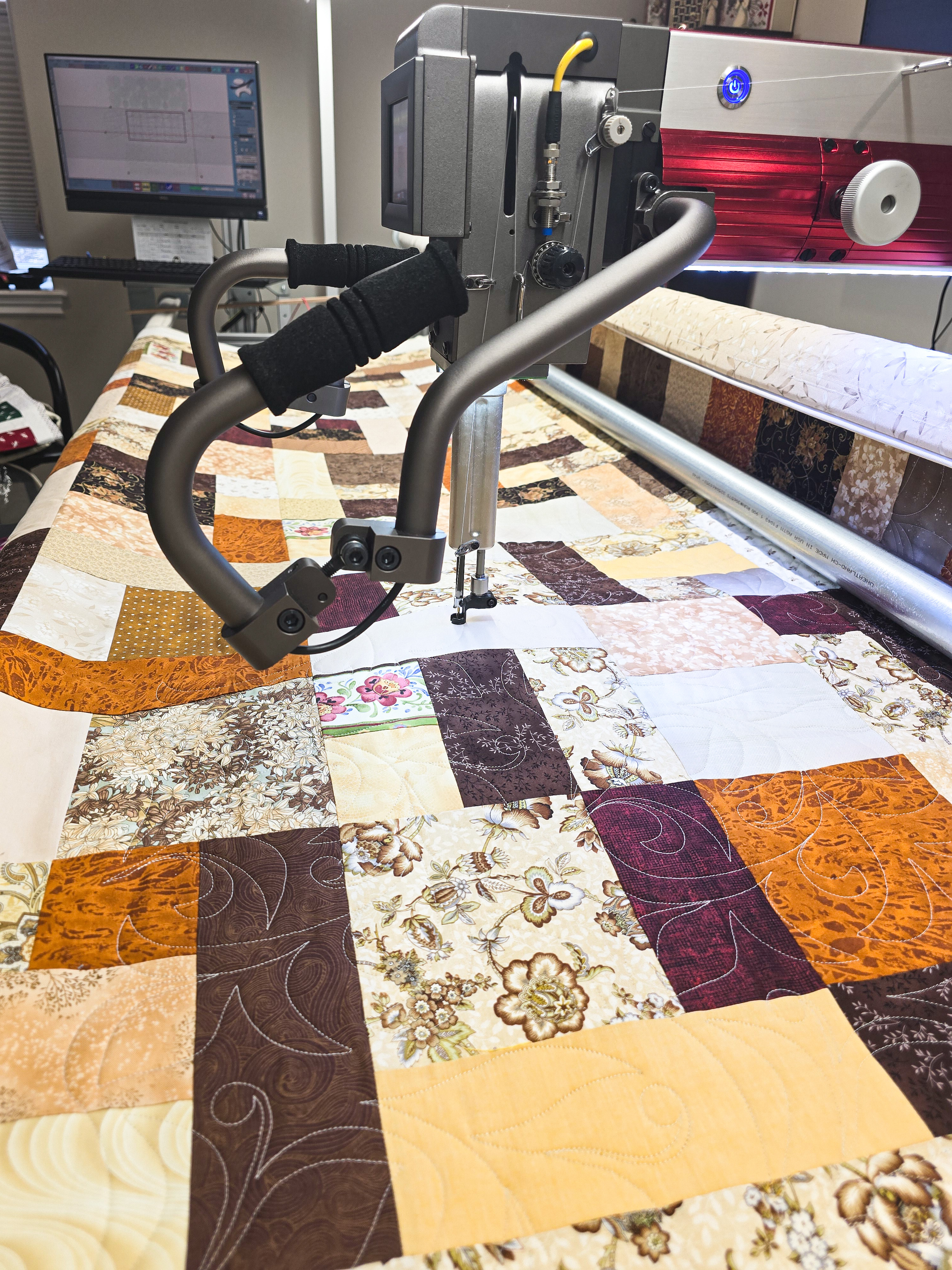 Innova M28 longarm quilting machine stitching a quilt